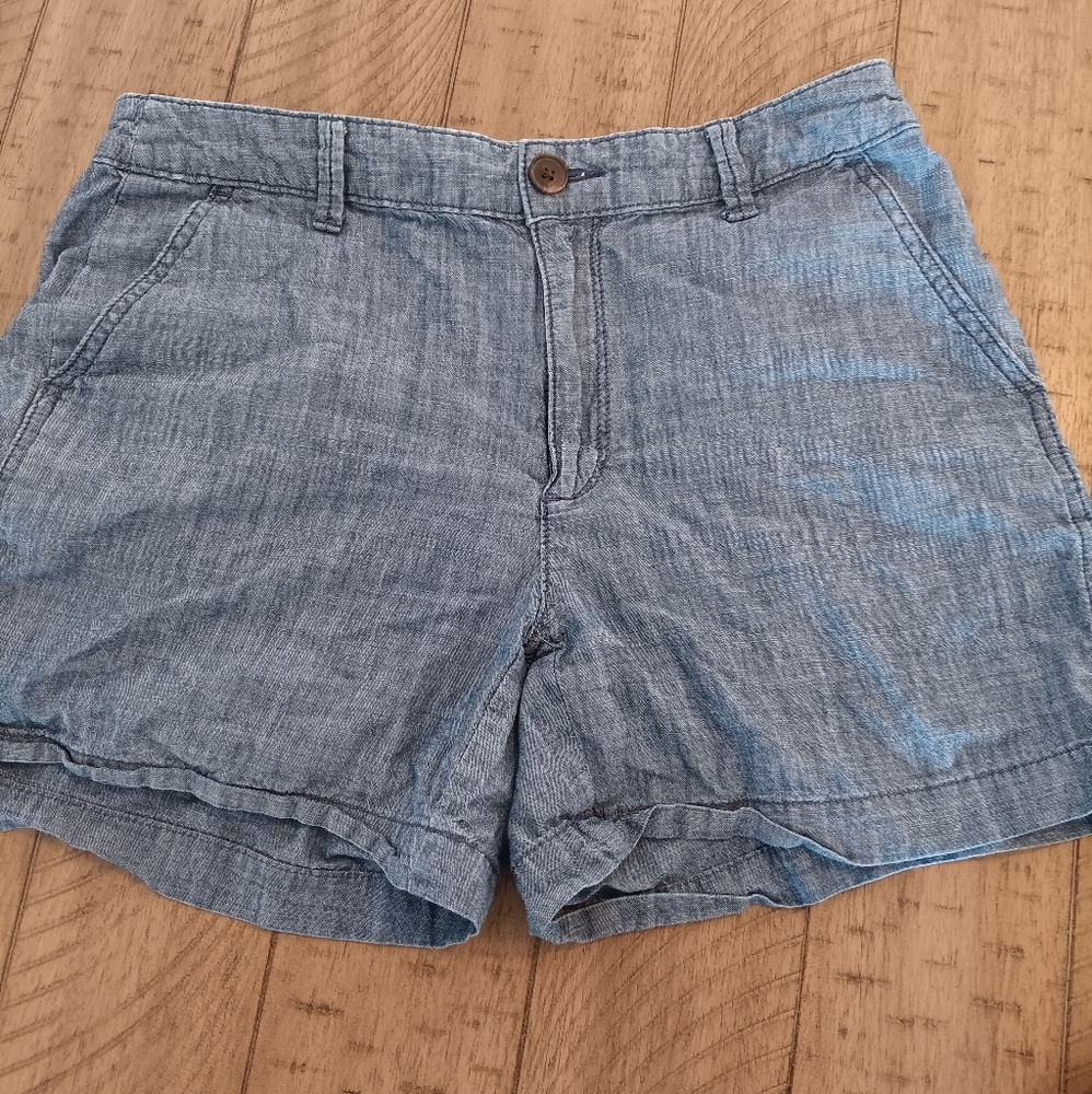 A New Day Shorts Women's Size 4 Blue Chambray Mid Rise Buttoned Pockets